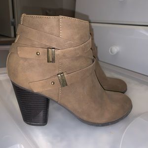 CHARLOTTE RUSSE women’s brown ankle booties size 8